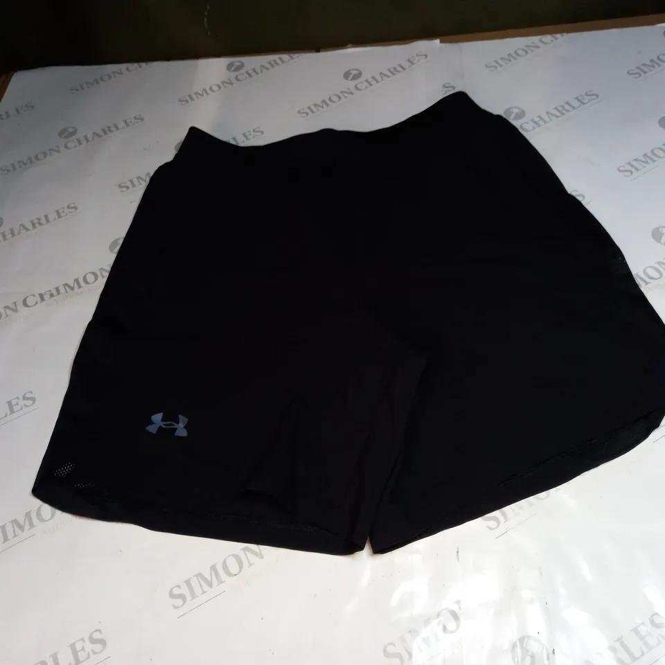 UNDER ARMOUR FITTED SHORTS SIZE M