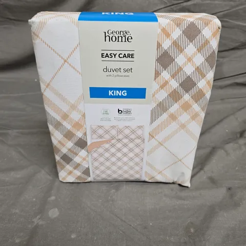 EASY CARE DUVET SET IN TARTAN DESIGN IN WHITE/BEIGE - KING