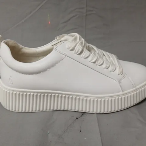 PAIR OF HUSH PUPPIES WHITE CHUNKY SOLED TRAINERS IN WHITE - 39