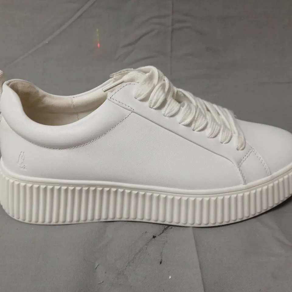 PAIR OF HUSH PUPPIES WHITE CHUNKY SOLED TRAINERS IN WHITE - 39