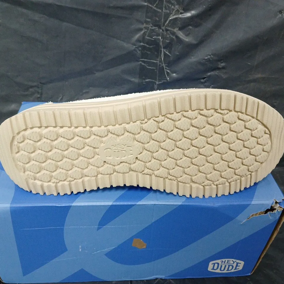 BOXED PAIR OF HEY DUDE WENDY SHOES - UK SIZE 8