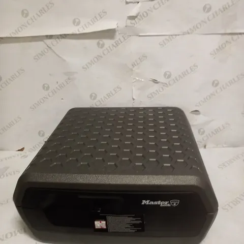 MASTER LOCK FIREPROOF SECURITY SAFE