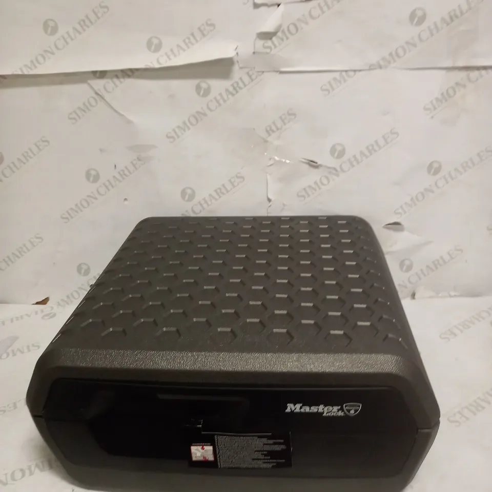 MASTER LOCK FIREPROOF SECURITY SAFE