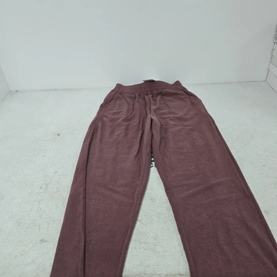 BOX OF APPROXIMATELY 25 ASSORTED ITEMS TO INCLUDE: &MAISI PANTS 