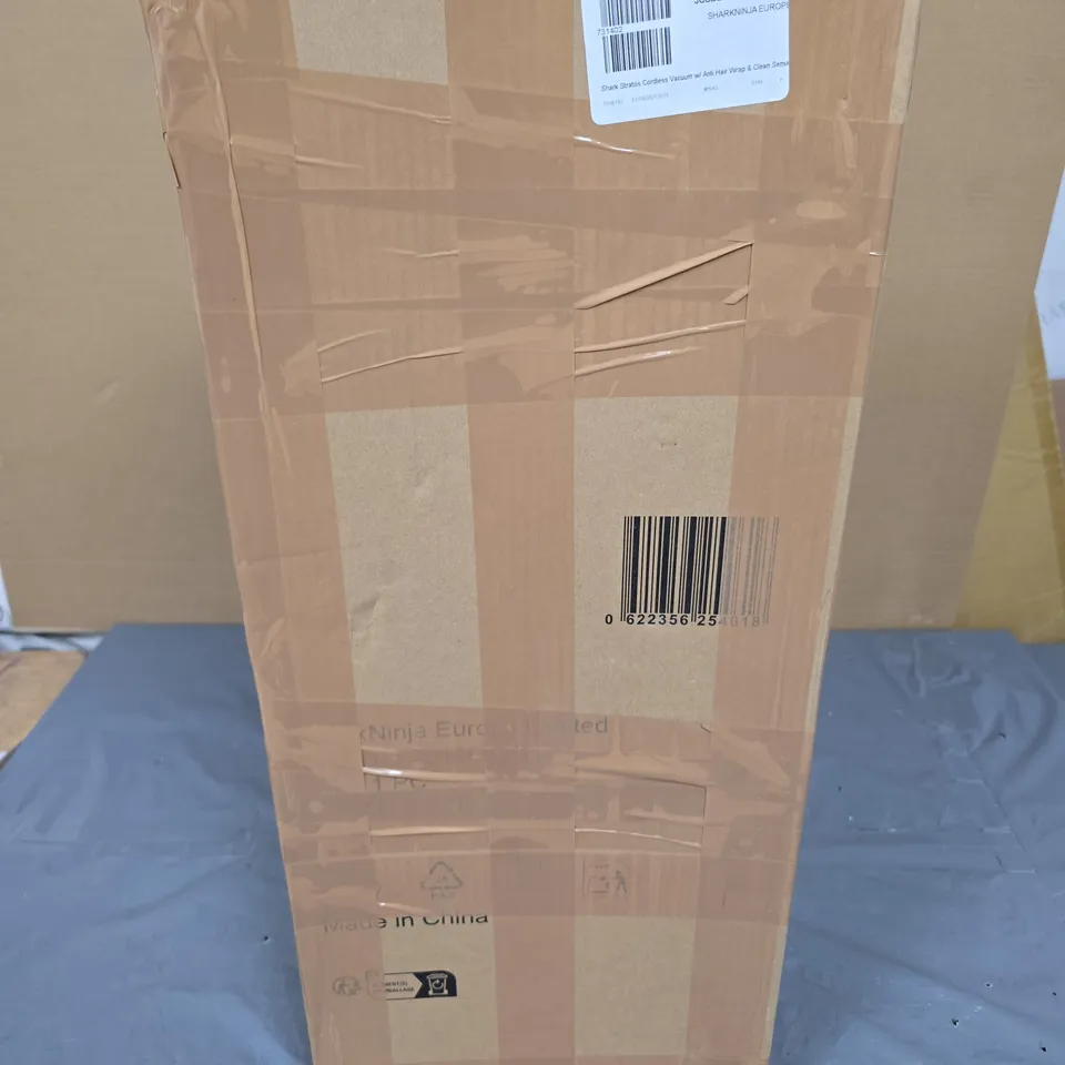 SHARK STRATOS CORDLESS VACUUM W/ ANTI HAIR WRAP & CLEAN SENSE IQ IZ400UKT