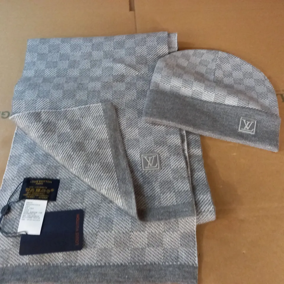 LOUIS VUITTON GREY CASHMERE HAT AND SCARF SET