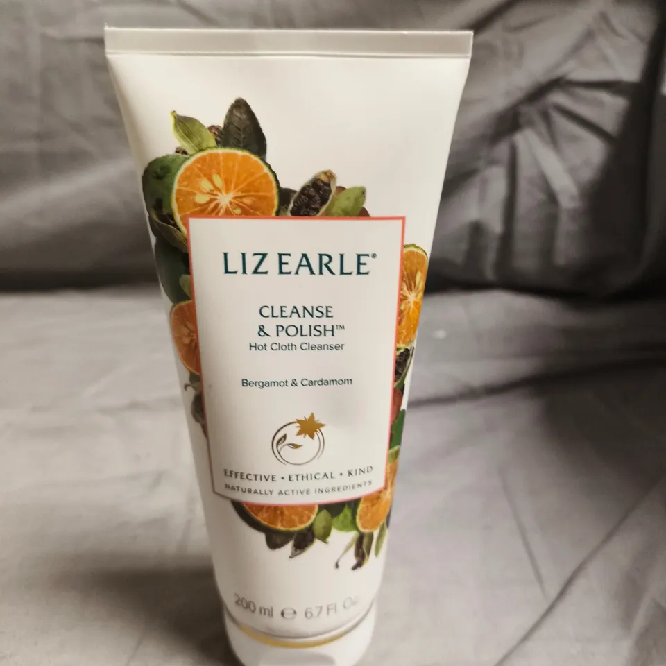 LIZ EARLE CLEANSE & POLISH HOT CLOTH CLEANSER – BERGAMOT & CARDAMOM, 200 ML TUBE