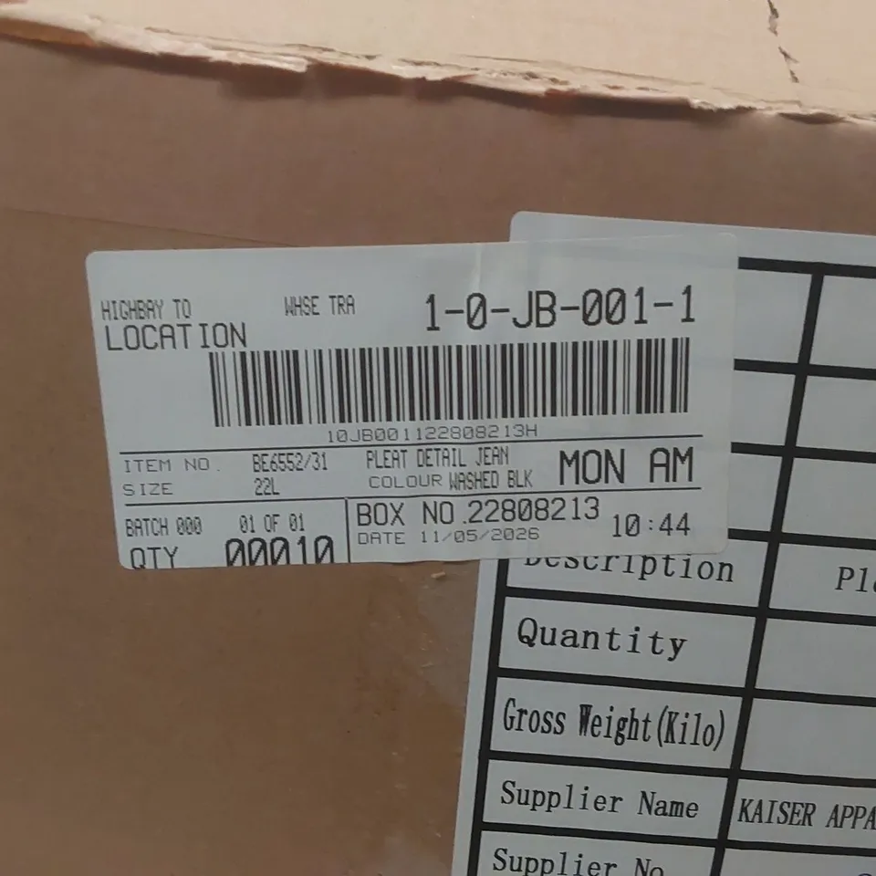 BOX CONTAINING APPROXIMATELY 10x BRAND NEW SIMPLY BE WASHED BLACK PLEAT DETAIL JEANS - SIZE 22L