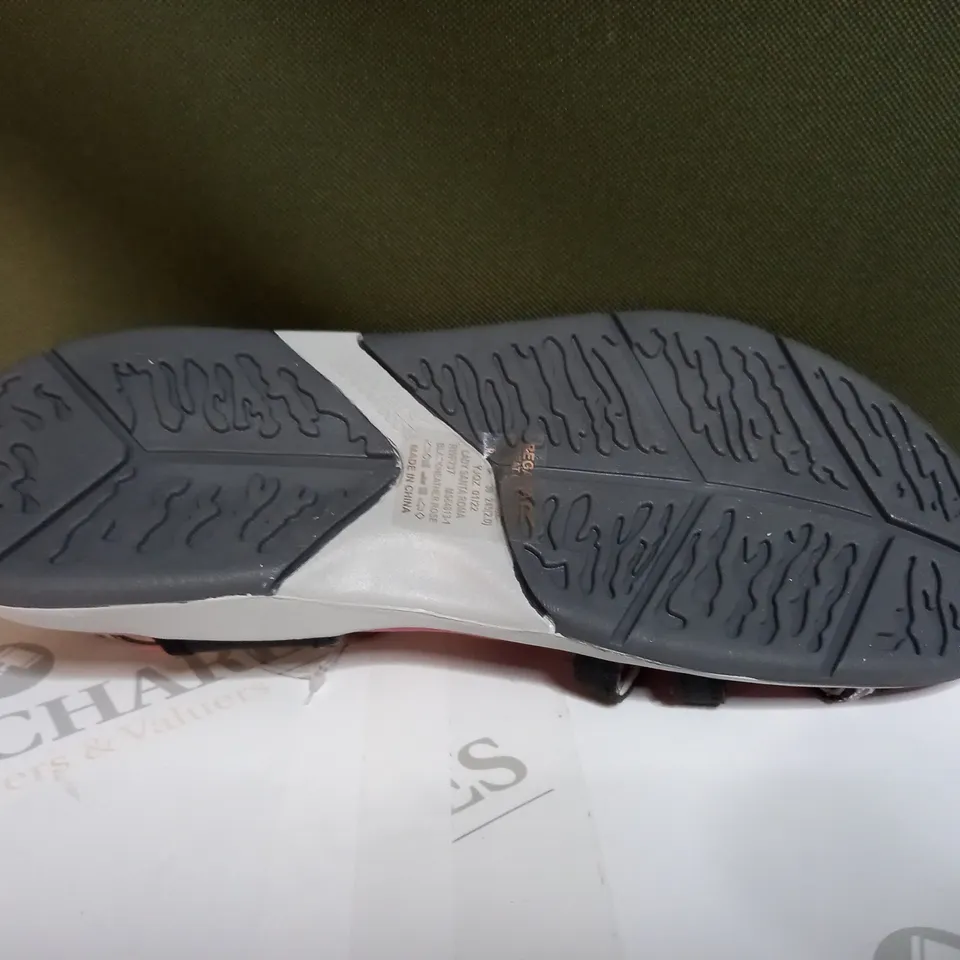 REGATTA LADY ROMA SANDALS SIZE 6