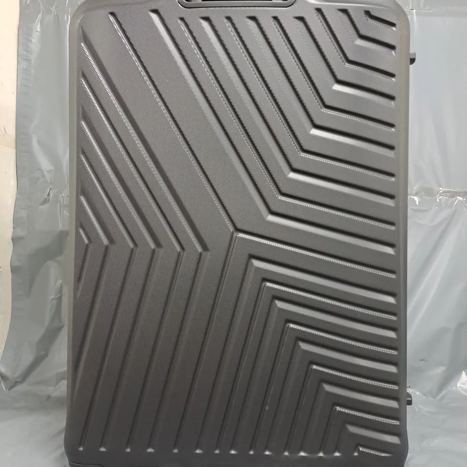 IT LUGGAGE CONVERTIBLE BLACK XXL SUITCASE