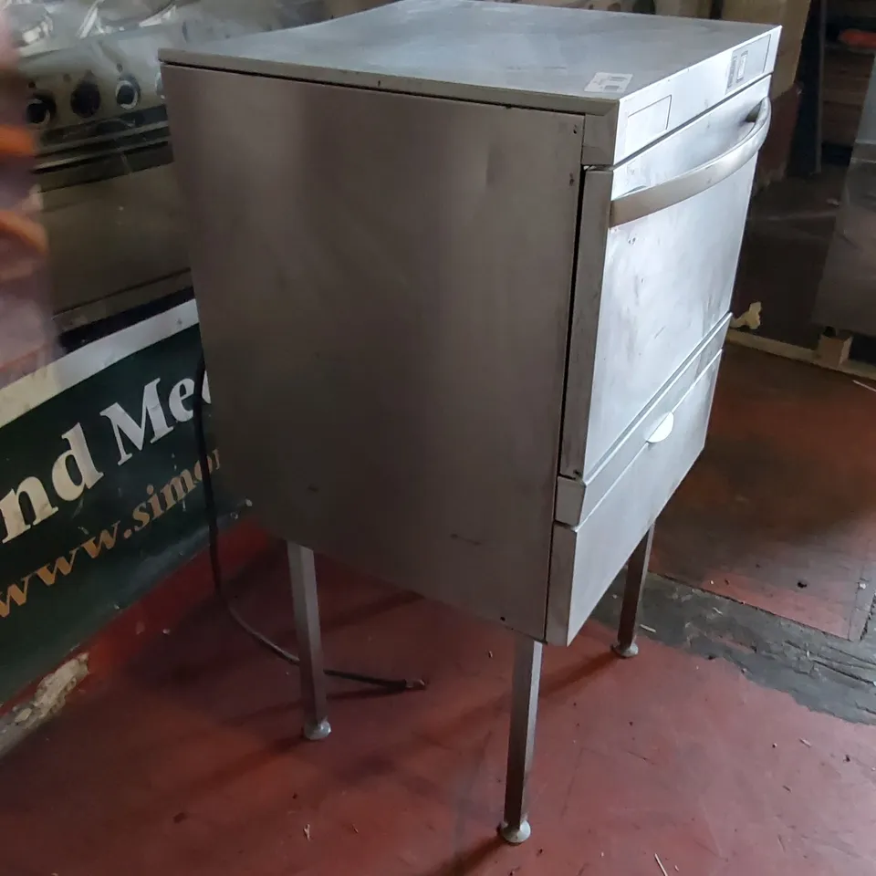 COMMERCIAL UTENSIL WASHER 