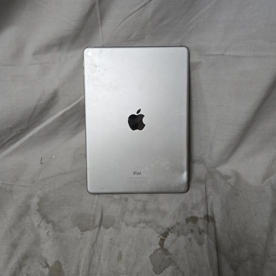 APPLE IPAD TABLET – CRACKED FRONT DISPLAY