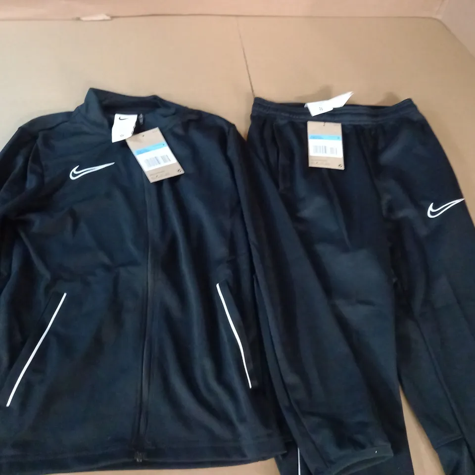NIKE YOUTH BLACK TRACKSUIT - M