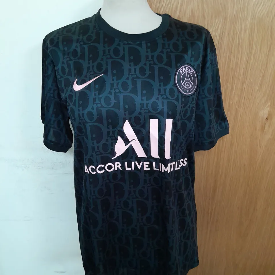 NIKE X PARIS SAINT GERMAIN FC FOOTBALL SHIRT AND SHORT SET IN BLACK AND PINK SIZE L