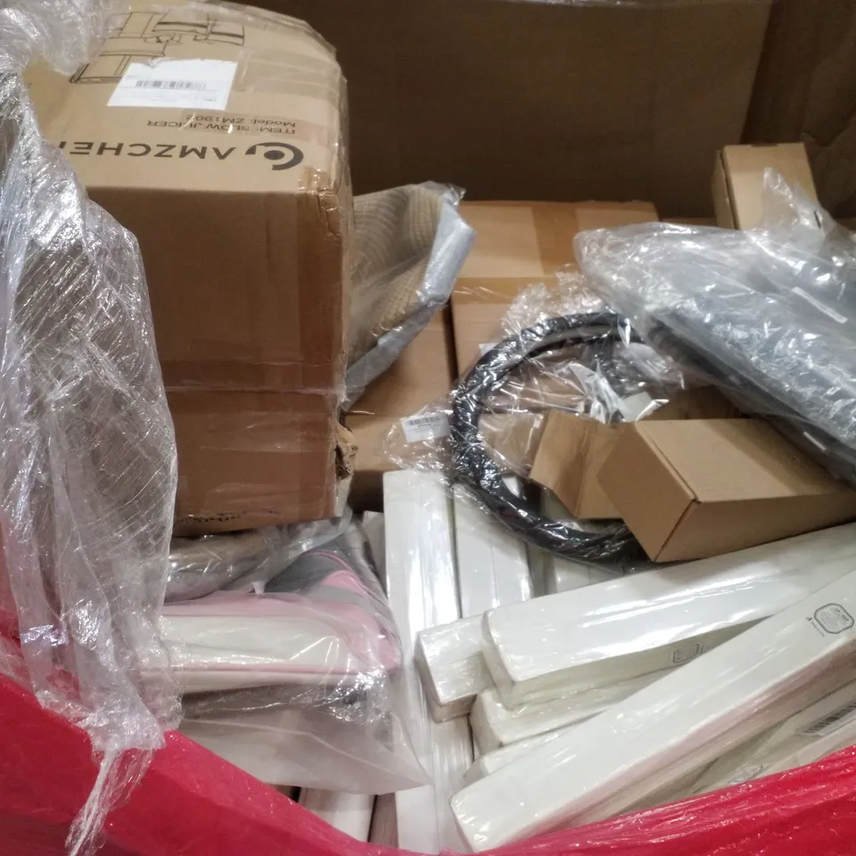 PALLET CONTAINING ASSORTED PRODUCTS INCLUDING CHICKEN FENCE, STAINLESS STEEL FAUCET, DOG TOY STORAGE & FRAMED WEEKLY PLANNER