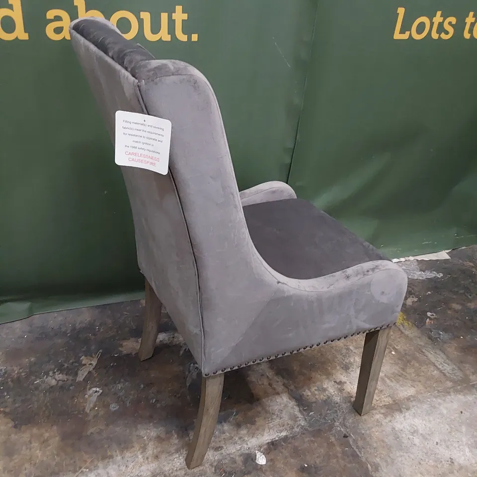 DESIGNER BUTTONED BACK UPHOLSTERED DINING CHAIR WITH STUDDED DETAIL GREY PLUSH FABRIC 
