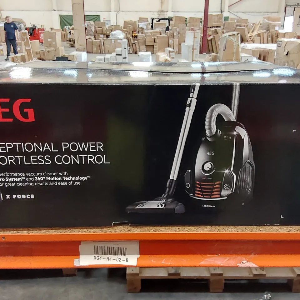 AEG VX6-2-CB-P BAGGED CYLINDER VACUUM CLEANER - A++ RATED