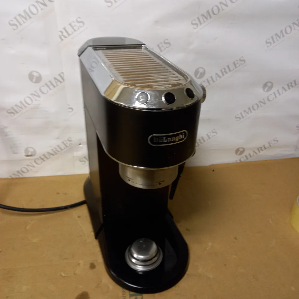 DE'LONGHI DEDICA COFFEE MACHINE