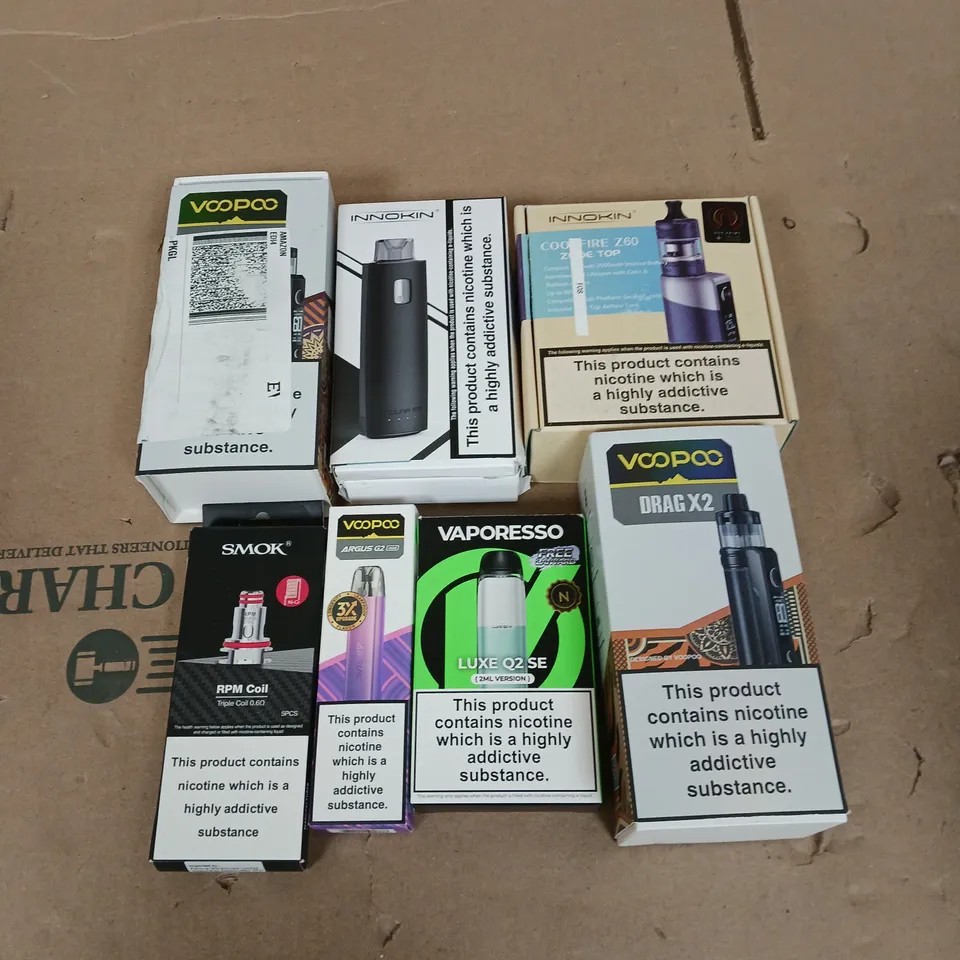 APPROXIMATELY 20 VAPES, E-CIGARETTES & ACCESSORIES TO INCLUDE - VAPORESSO LUXE Q2 SE - VOOPOO DRAG X2 - INNOKIN ENDURA M18 - ETC