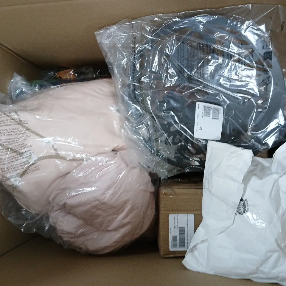 APPROXIMATELY 15 ASSORTED HOUSEHOLD GOODS TO INCLUDE PALM DUVET SET, ANNE KLEIN FRAGRANCE, AND 2 PACK SHAMS ETC. - COLLECTION ONLY 