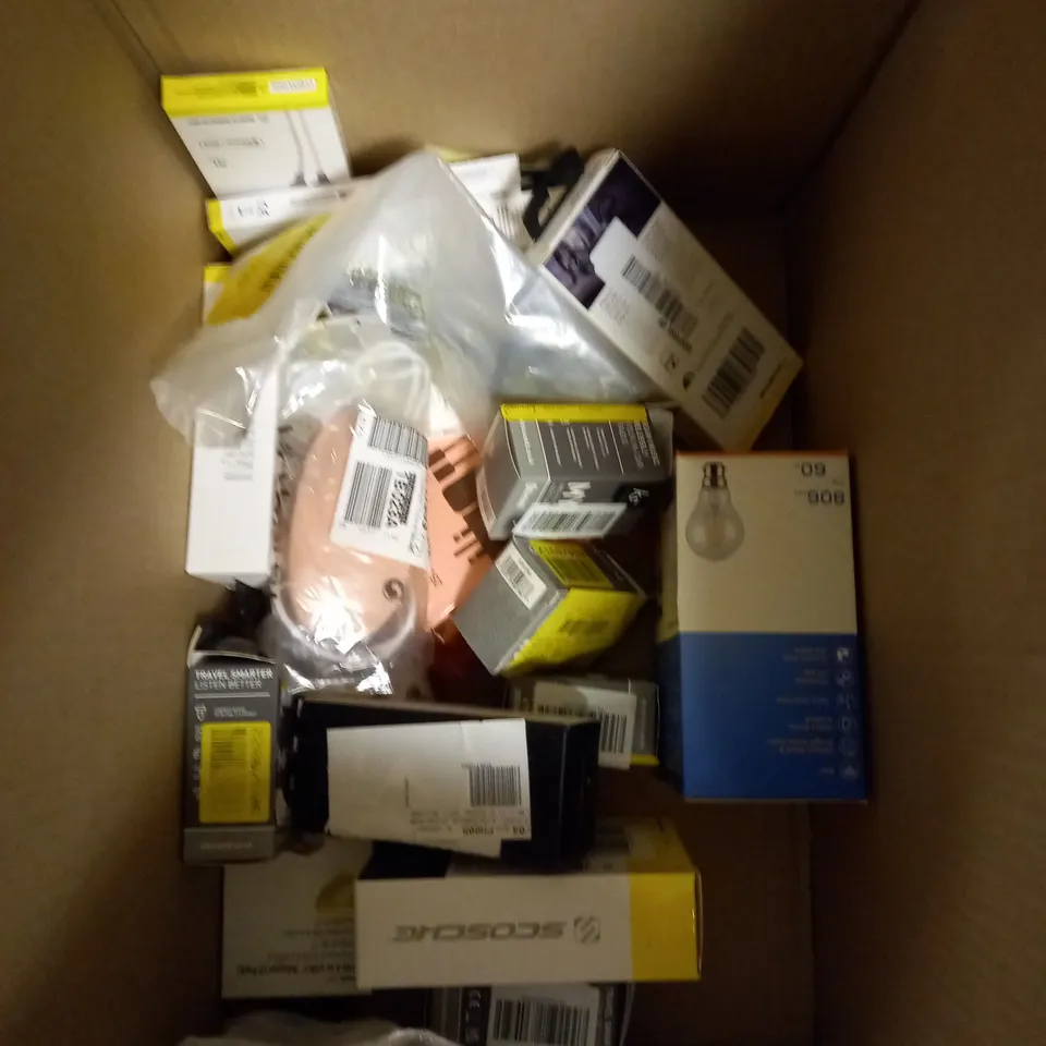 BOX OF APPROXIMATELY 20 ELECTRICAL ITEMS TO INCLUDE MAGNITUDE LONDON 3-IN-1 RECHARGABLE PRECISION HAIR TRIMMER, PHILIPS LIGHT BULB TWIN PACK, SCOSCHE WIRELESS HANDS-FREE CAR KIT ETC