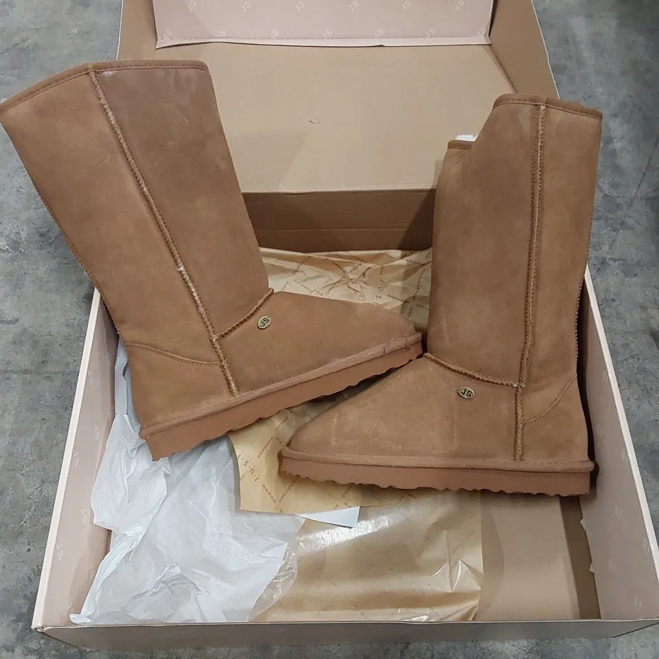 BOXED JUST SHEEPSKIN LADIES TALL CLASSIC BOOTS - CHESTNUT, SIZE 7