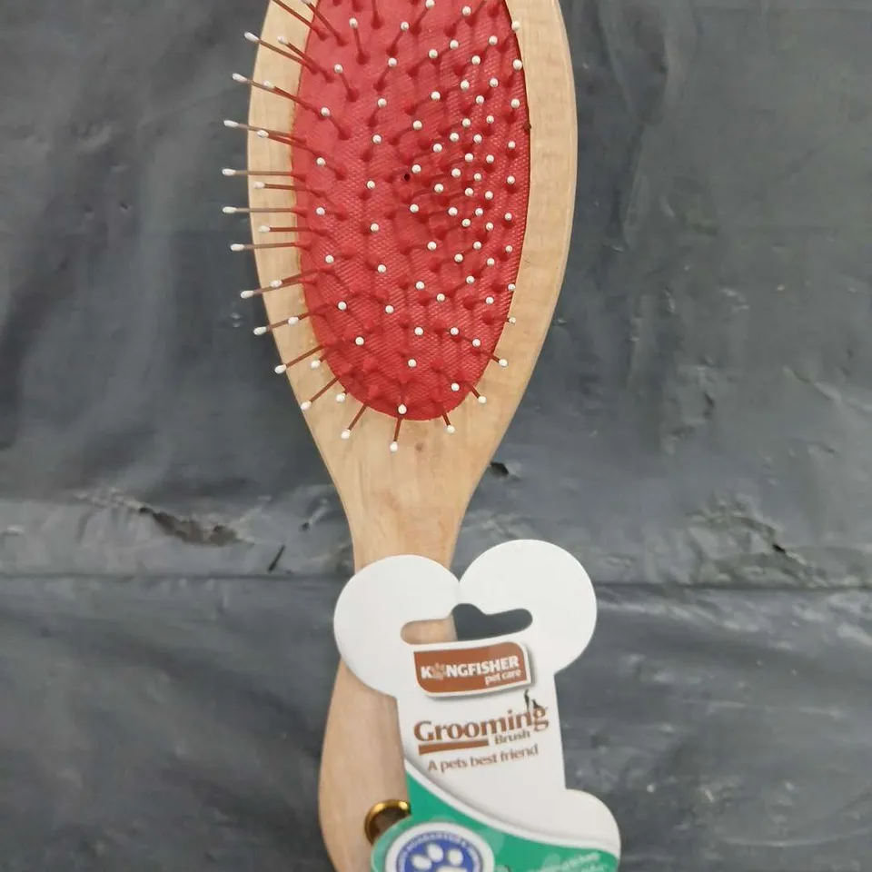 APPROXIMATELY 12 PET GROOMING BRUSH