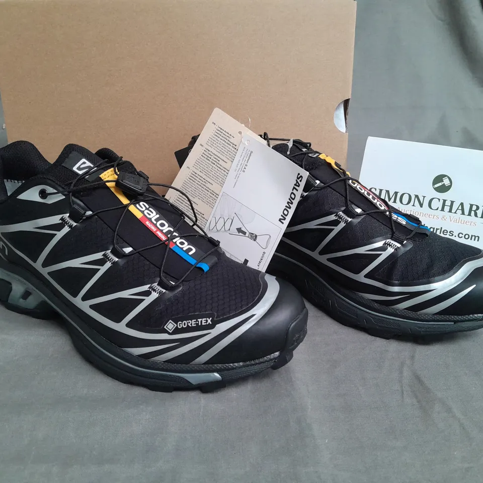 BOXED PAIR OF SALOMON XT-6 GTX TRAINERS IN BLACK/SILVER - UK 8