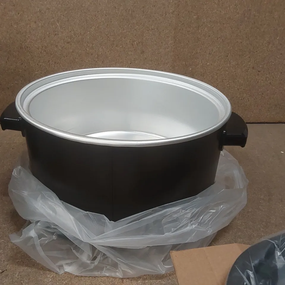 BOXED MORPHY RICHARDS 3.5L SLOW COOKER 