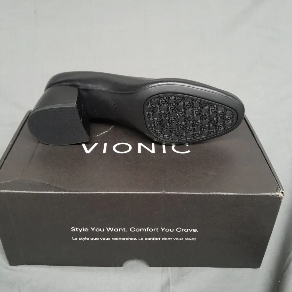 BOXED PAIR OF VIONIC BLACK BLOCK HEEL PUMP SIZE 6