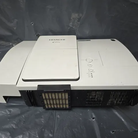 HITACHI ED-A101 3LCD