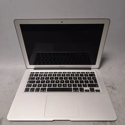 APPLE MACBOOK AIR 13" 2017 IN SILVER