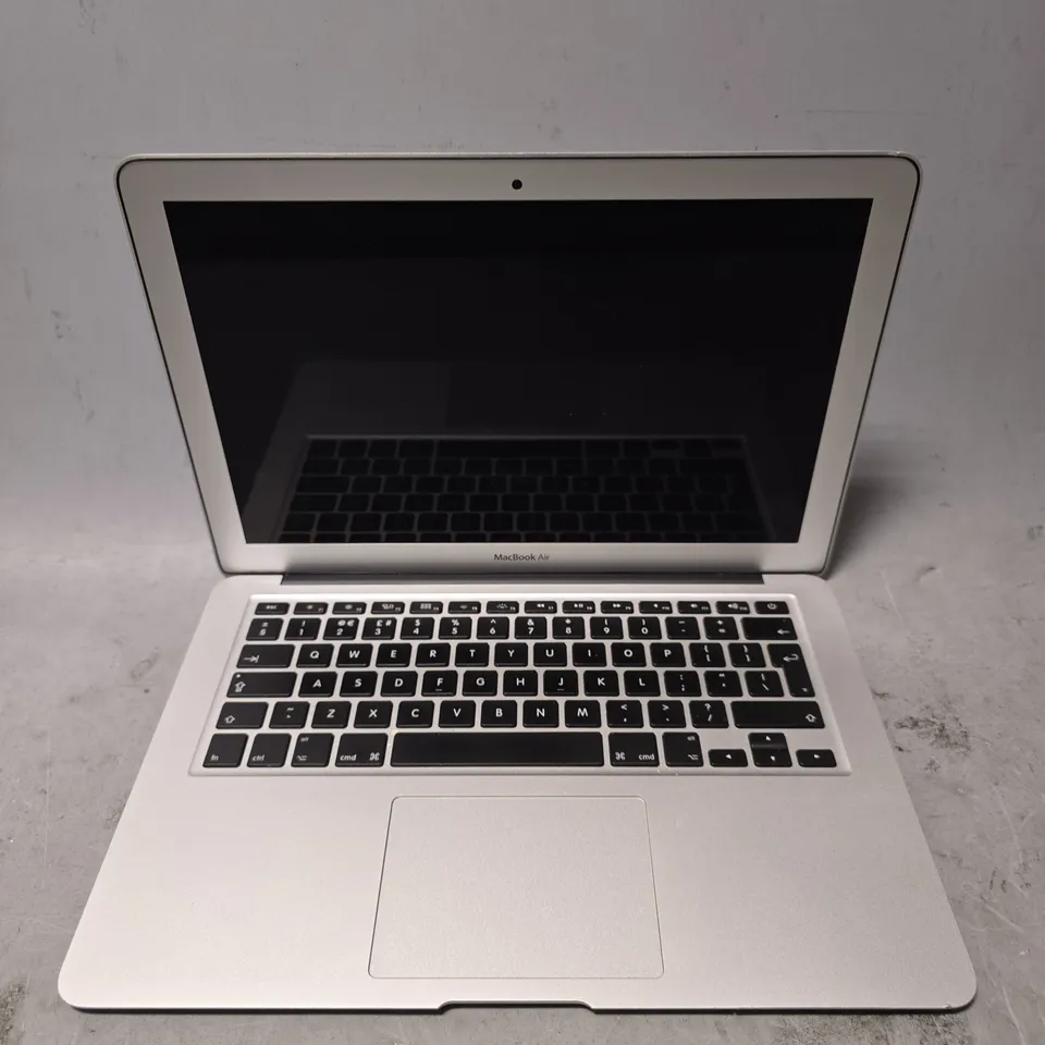 APPLE MACBOOK AIR 13" 2017 IN SILVER