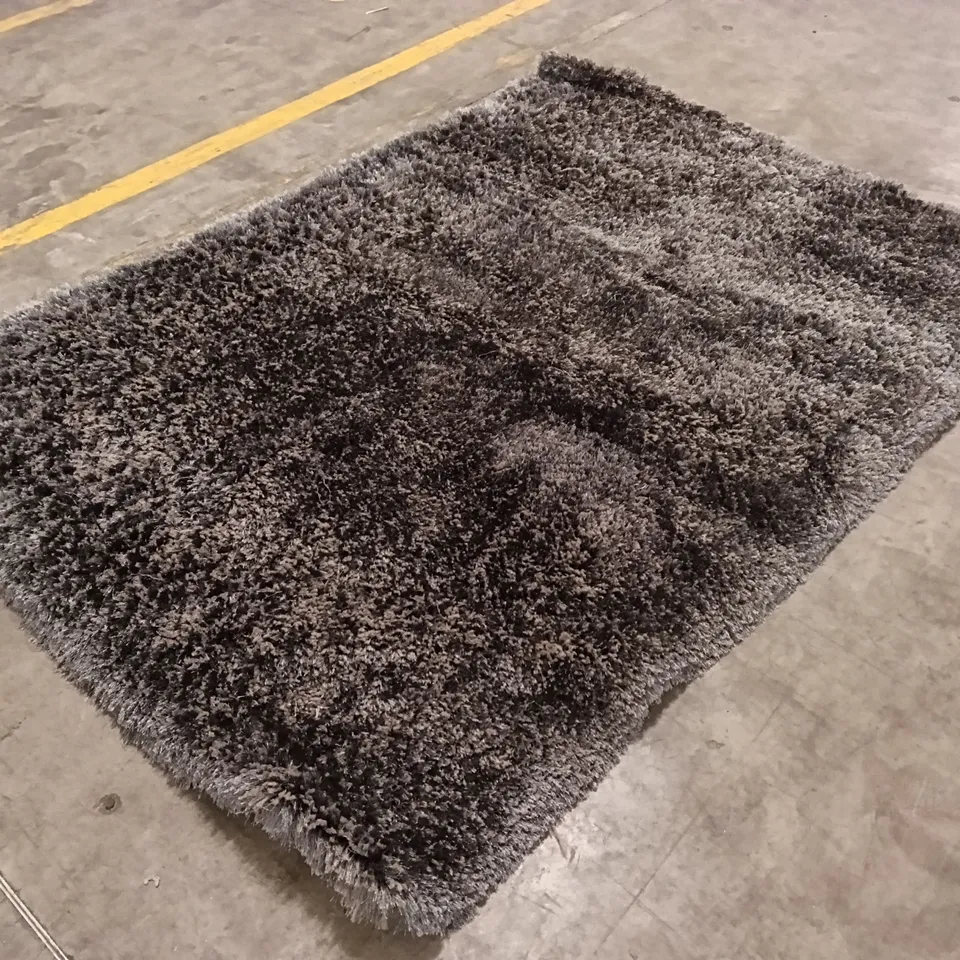 QUALITY DESIGNER AREA RUG - APPROXIMATELY 228CM X 165CM