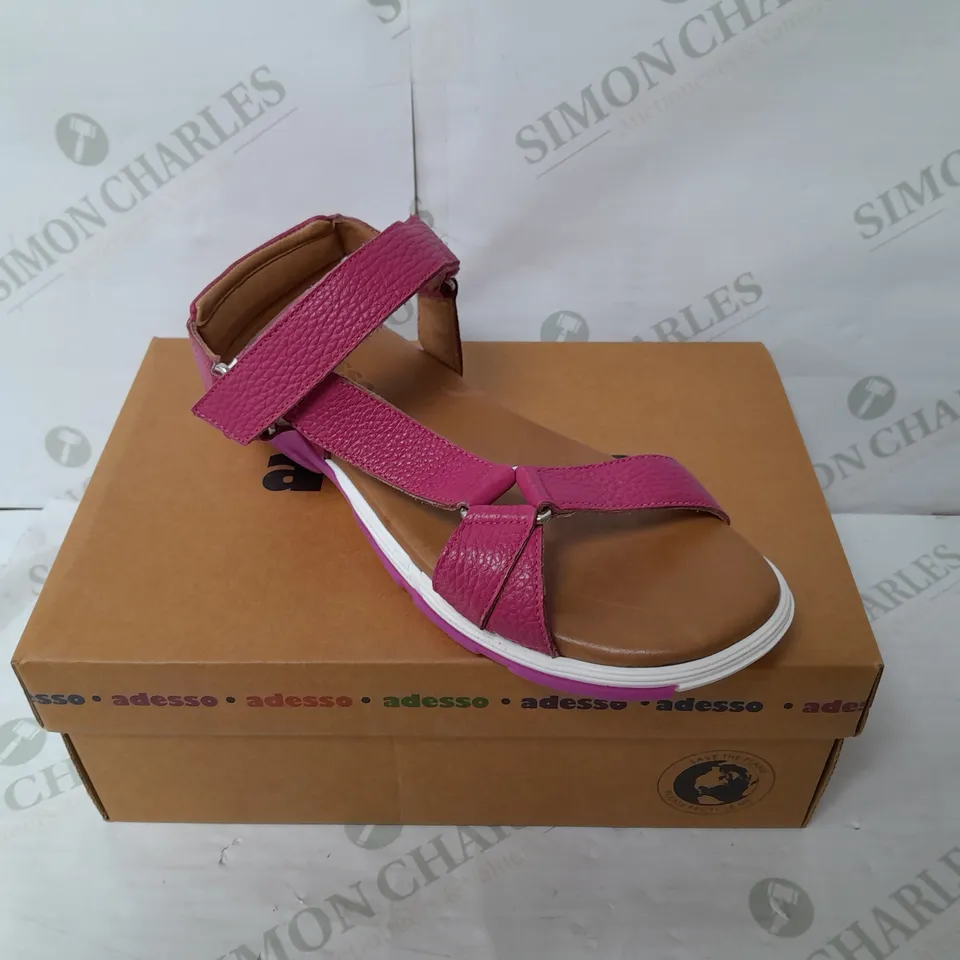 ADESSO LEATHER STRAP RUBBER SOLE WALKING SANDAL IN PINK SIZE 7 