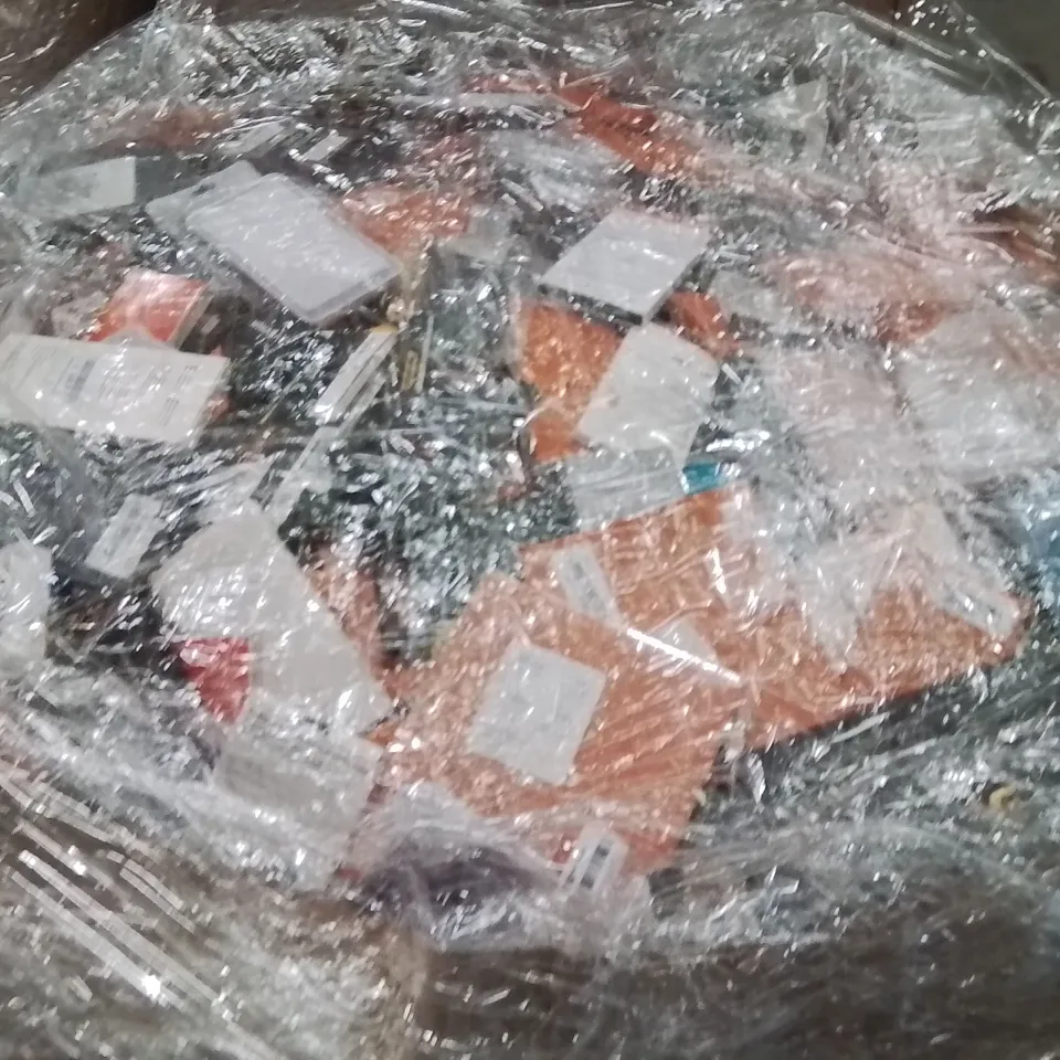 PALLET CONTAINING A LARGE QUANTITY OF PHONE CASES,SCREEN PROTECTORS 