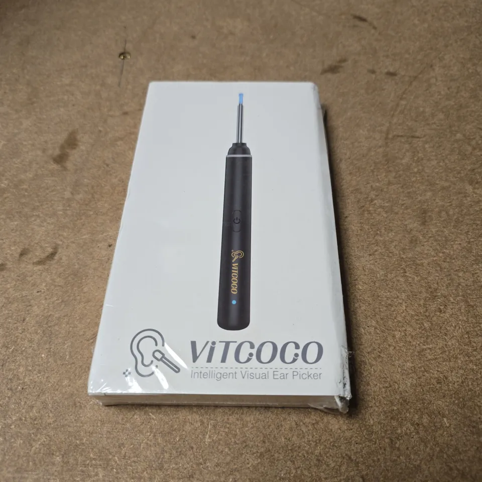 APPROXIMATELY 10 ASSORTED COSMETIC ITEMS INCLUDING ELECTRIC HAIR CLIPPER AND VISUAL EAR PICKER