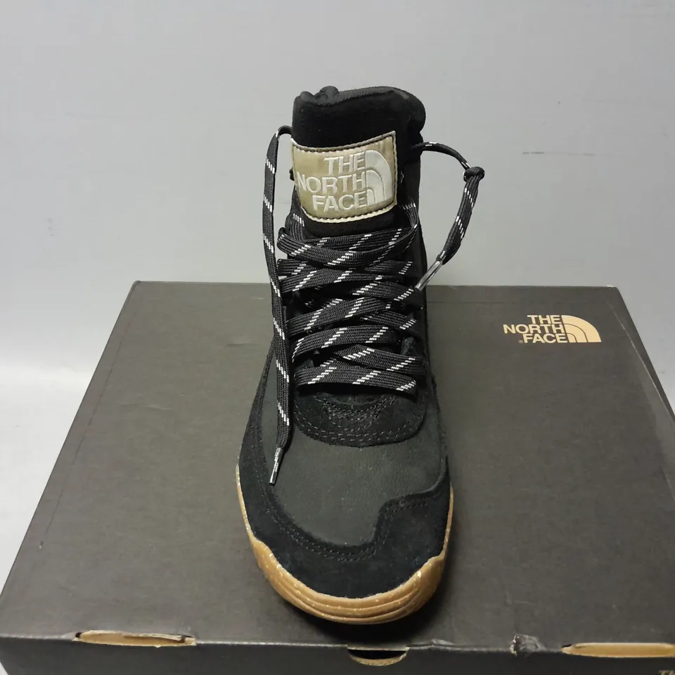 BOXED PAIR OF THE NORTH FACE WOMENS BACK TO BERKELEY III TRAINERS IN BLACK - UK 6