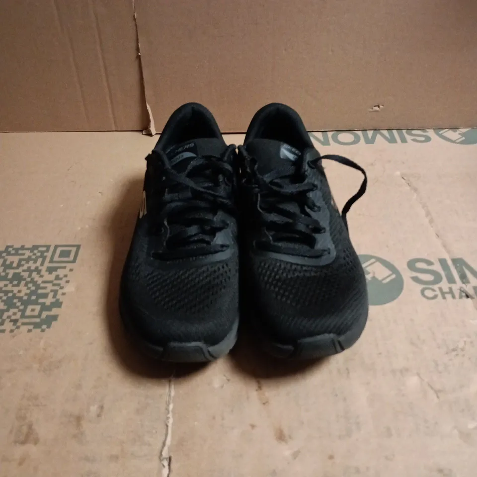 SKECHERS ARCH FIT BLACK TRAINERS SIZE 4 BOXED