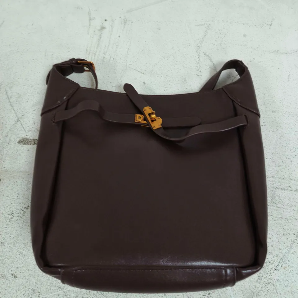 BROWN LEATHER LOOK HANDBAG WITH GOLD TONE BUCKLE – SATCHEL STYLE