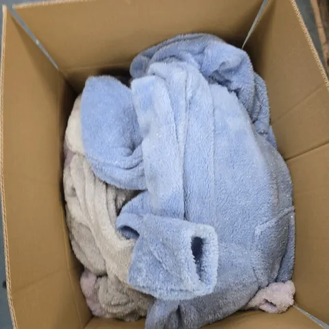 BOX OF APPROXIMATELY 15 ASSORTED CLOTHING ITEMS TO INCLUDE: CENTIGRADE FLEECE FLANNEL COAT