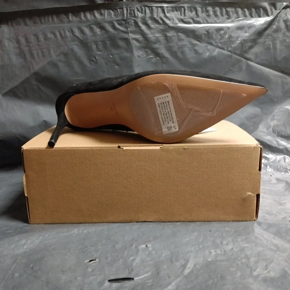 BOXED PAIR OF MANGO POINTED TOE STILETTO HEELS IN BLACK SIZE EU 38