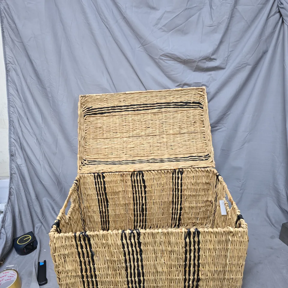 NATURAL WICKER STORAGE BASKET WITH LID – RECTANGULAR HAMPER