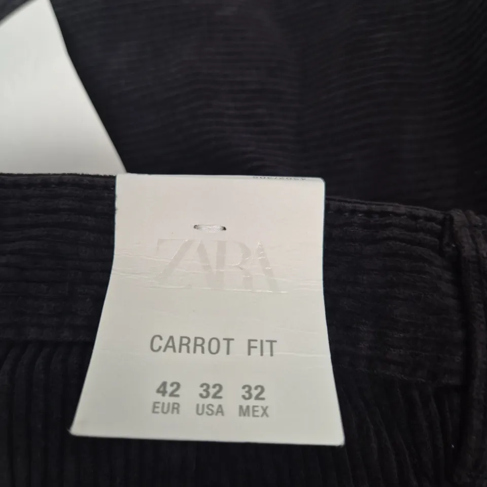 ZARA Carrot Fit Corduroy Trousers – Black, UK 32 (EUR 42)