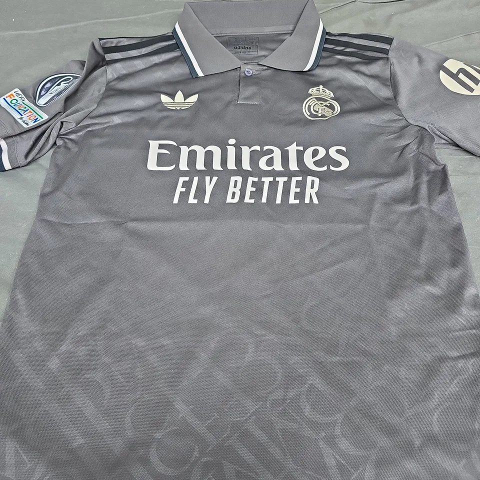 REAL MADRID FC AWAY JERSEY - VINI JR. 7 - SIZE SMALL