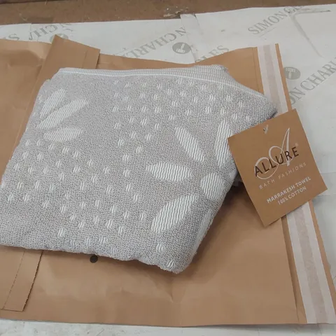 BAGGED IPINA BATH TOWEL
