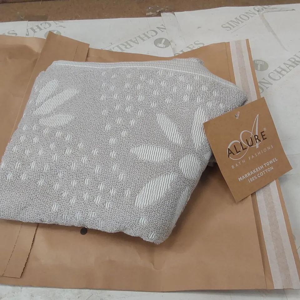 BAGGED IPINA BATH TOWEL