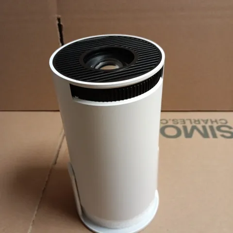 ULTRA HD PROJECTOR IN WHITE