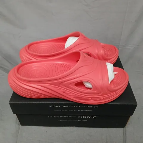 BOXED VIONIC MONSTER COVE SANDALS IN STRAWBERRY - SIZE 9