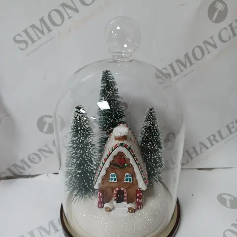 SANTA EXPRESS PRE-LIT FESTIVE SCENE IN GLASS CLOCHE DOME